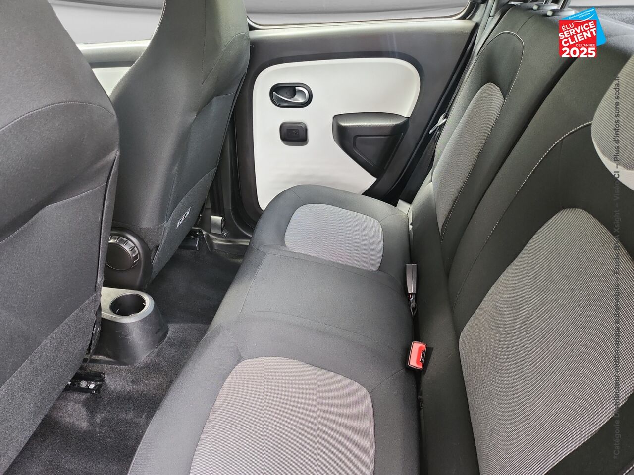 Véhicule d'occasion RENAULT TWINGO E-TECH ELECTRIC EQUILIBRE R80 ACHAT INTEGRAL chez Opel Beaune