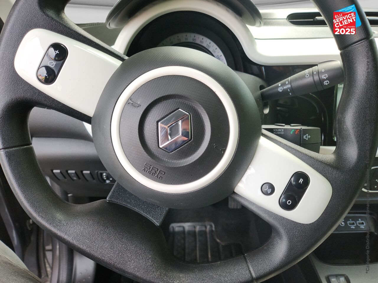 Véhicule d'occasion RENAULT TWINGO E-TECH ELECTRIC EQUILIBRE R80 ACHAT INTEGRAL chez Opel Beaune