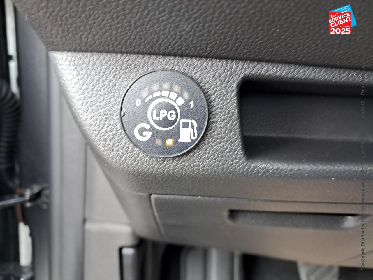 Véhicule d'occasion RENAULT CLIO 1.0 TCE 100CH EVOLUTION GPL GPS RADAR AR chez HESS Automobile