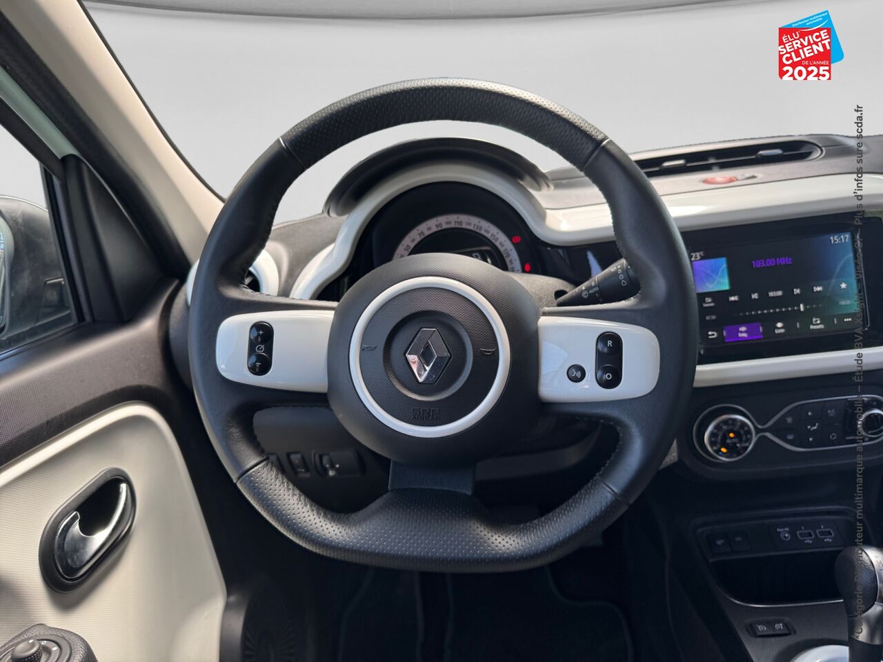 Véhicule d'occasion RENAULT TWINGO 0.9 TCE 95CH INTENS EDC - 20 chez Hyundai Epernay