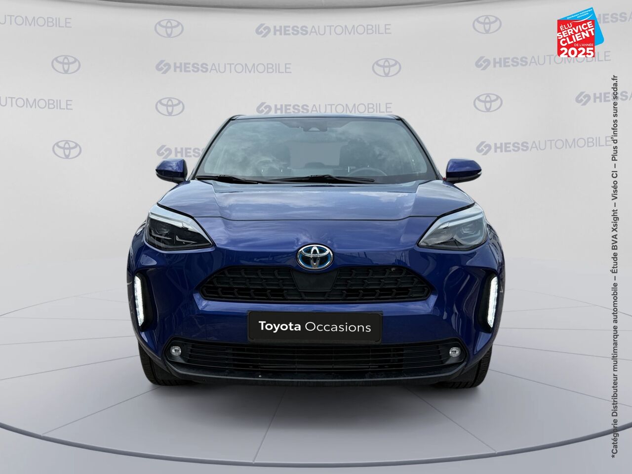 Véhicule d'occasion TOYOTA YARIS CROSS 116H DESIGN AWD-I MY22 GPS CAMERA chez Toyota Verdun