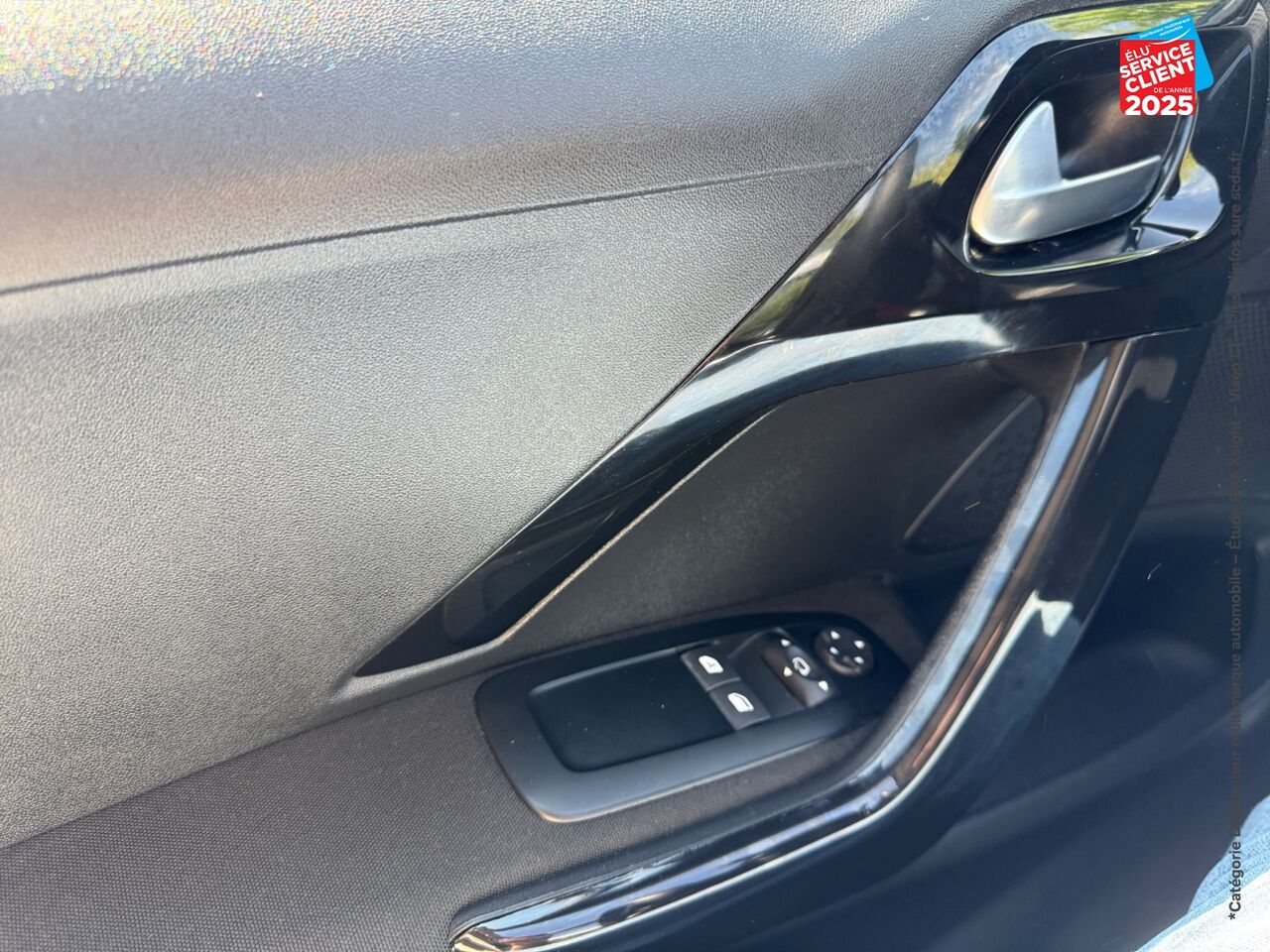 Véhicule d'occasion PEUGEOT 208 1.2 PURETECH 82CH STYLE 5P chez Hyundai Epernay