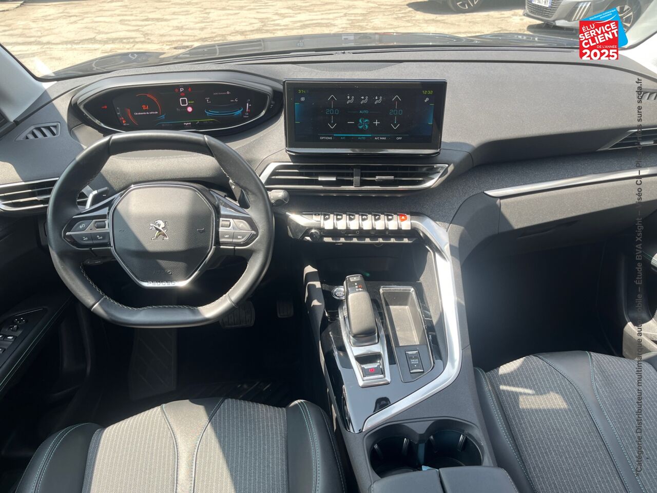 Véhicule d'occasion PEUGEOT 3008 HYBRID 225CH ALLURE PACK E-EAT8 chez Peugeot Hirson