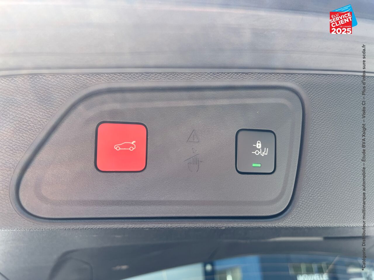 Véhicule d'occasion PEUGEOT 3008 HYBRID 225CH ALLURE PACK E-EAT8 chez Peugeot Hirson