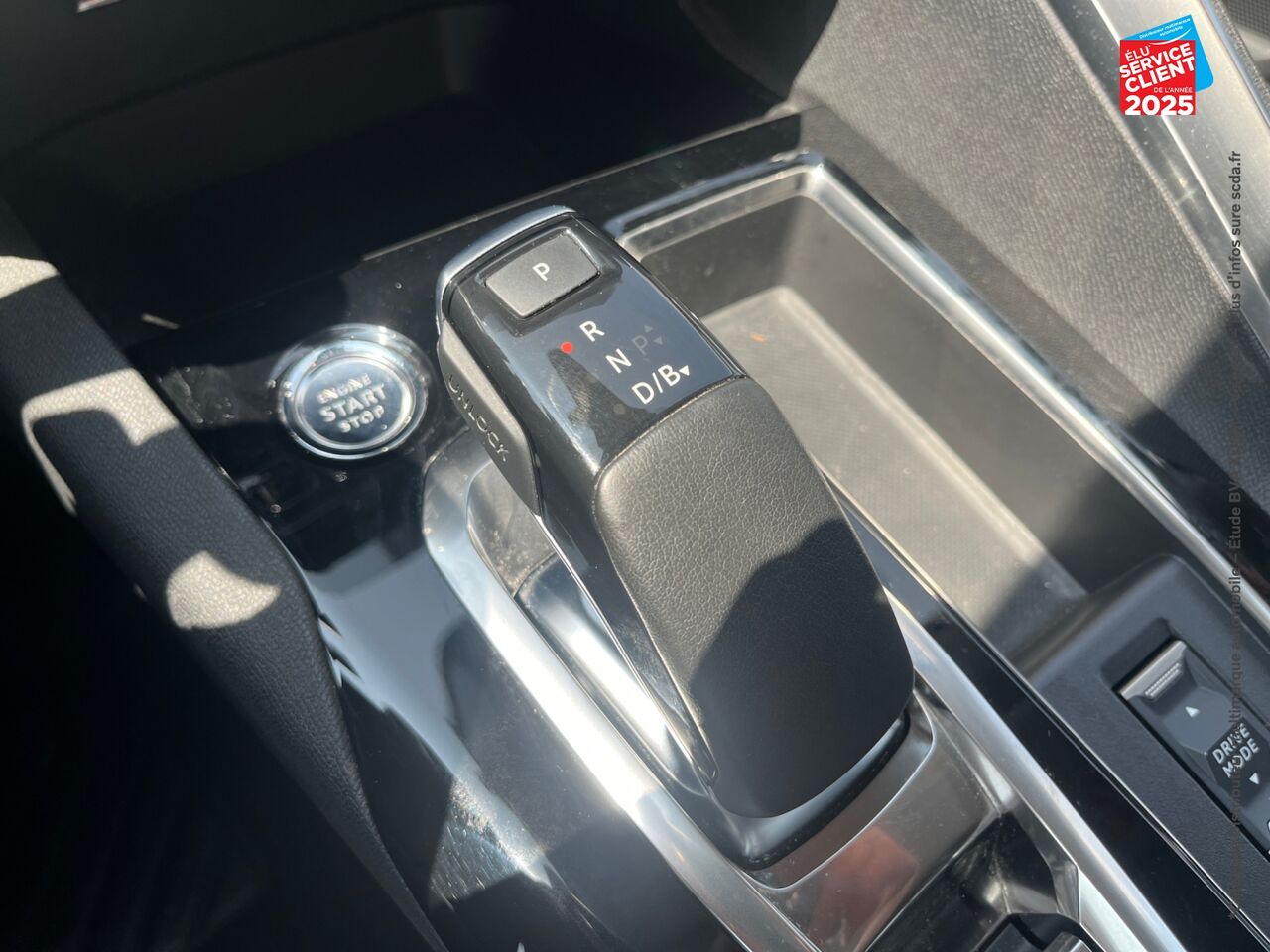 Véhicule d'occasion PEUGEOT 3008 HYBRID 225CH ALLURE PACK E-EAT8 chez Peugeot Hirson