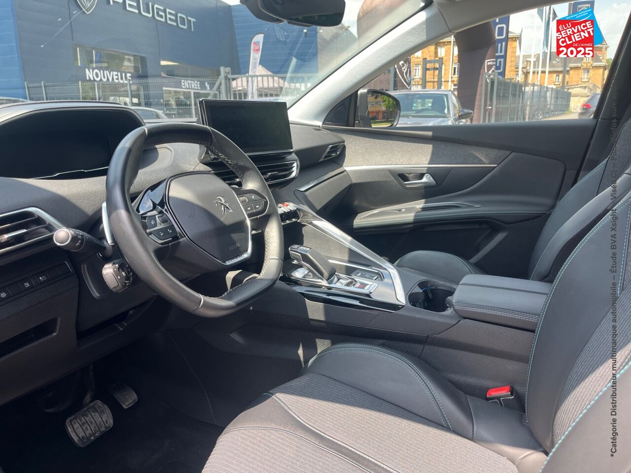 Véhicule d'occasion PEUGEOT 3008 HYBRID 225CH ALLURE PACK E-EAT8 chez Peugeot Hirson
