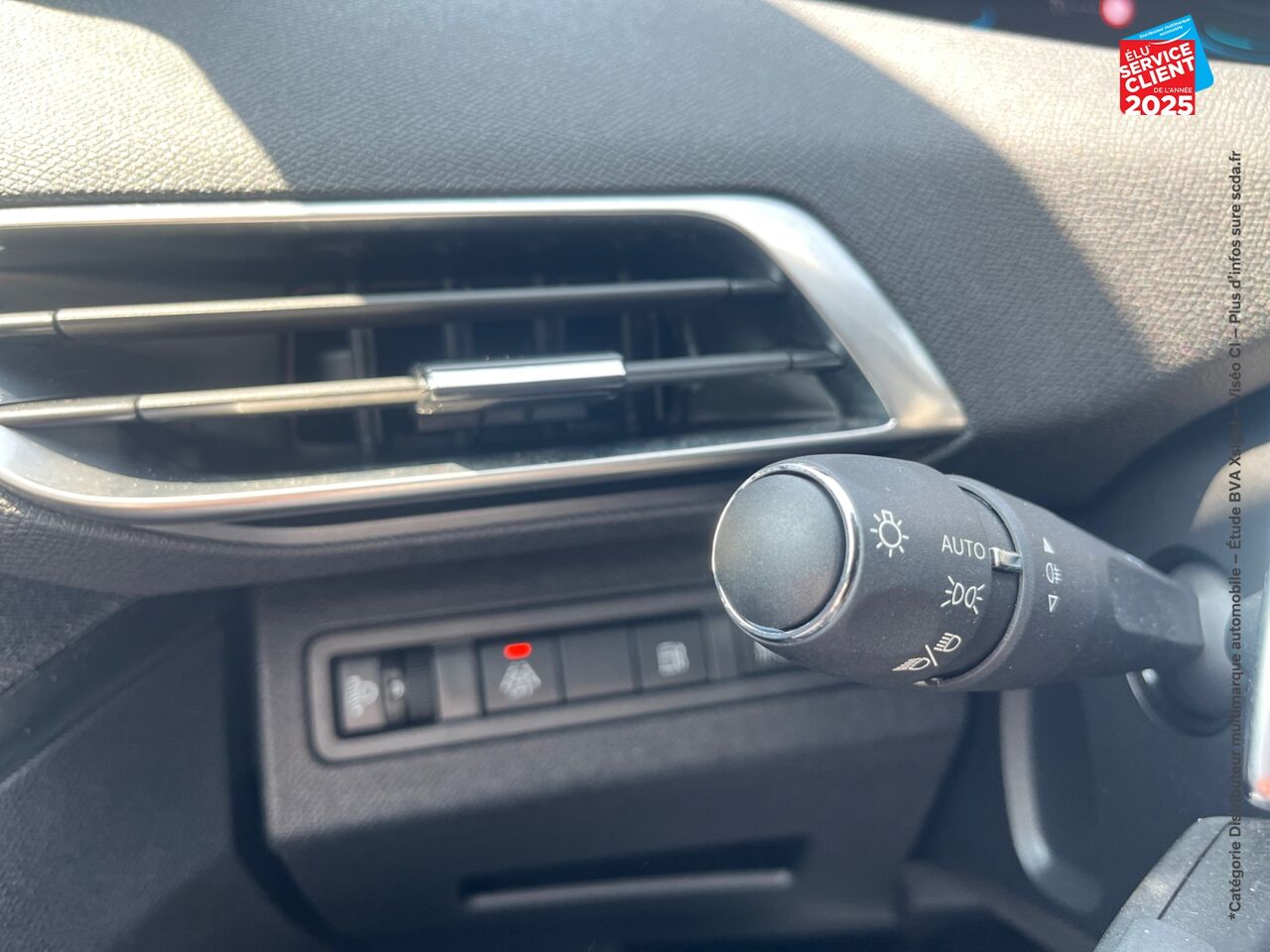 Véhicule d'occasion PEUGEOT 3008 HYBRID 225CH ALLURE PACK E-EAT8 chez Peugeot Hirson