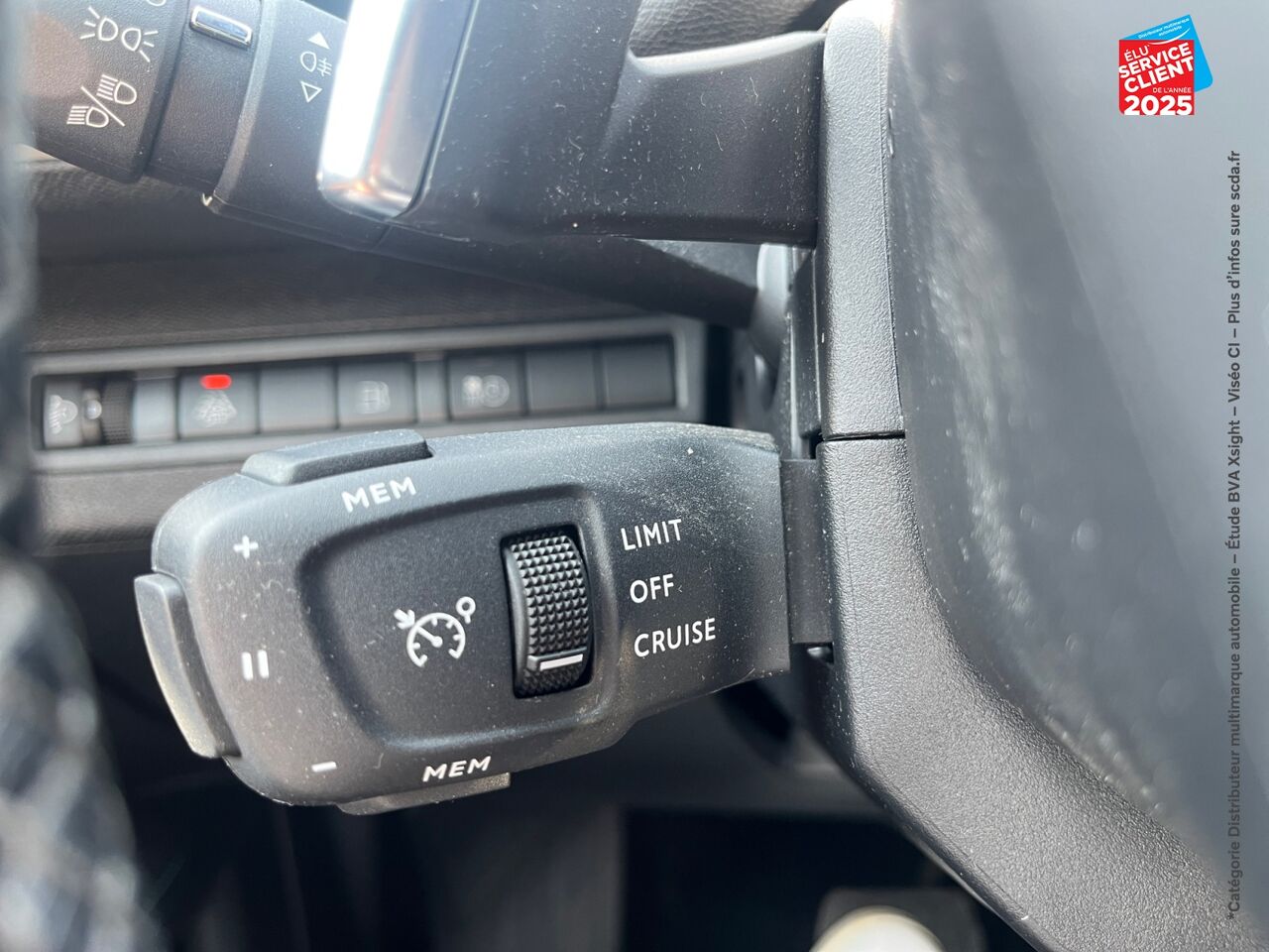 Véhicule d'occasion PEUGEOT 3008 HYBRID 225CH ALLURE PACK E-EAT8 chez Peugeot Hirson