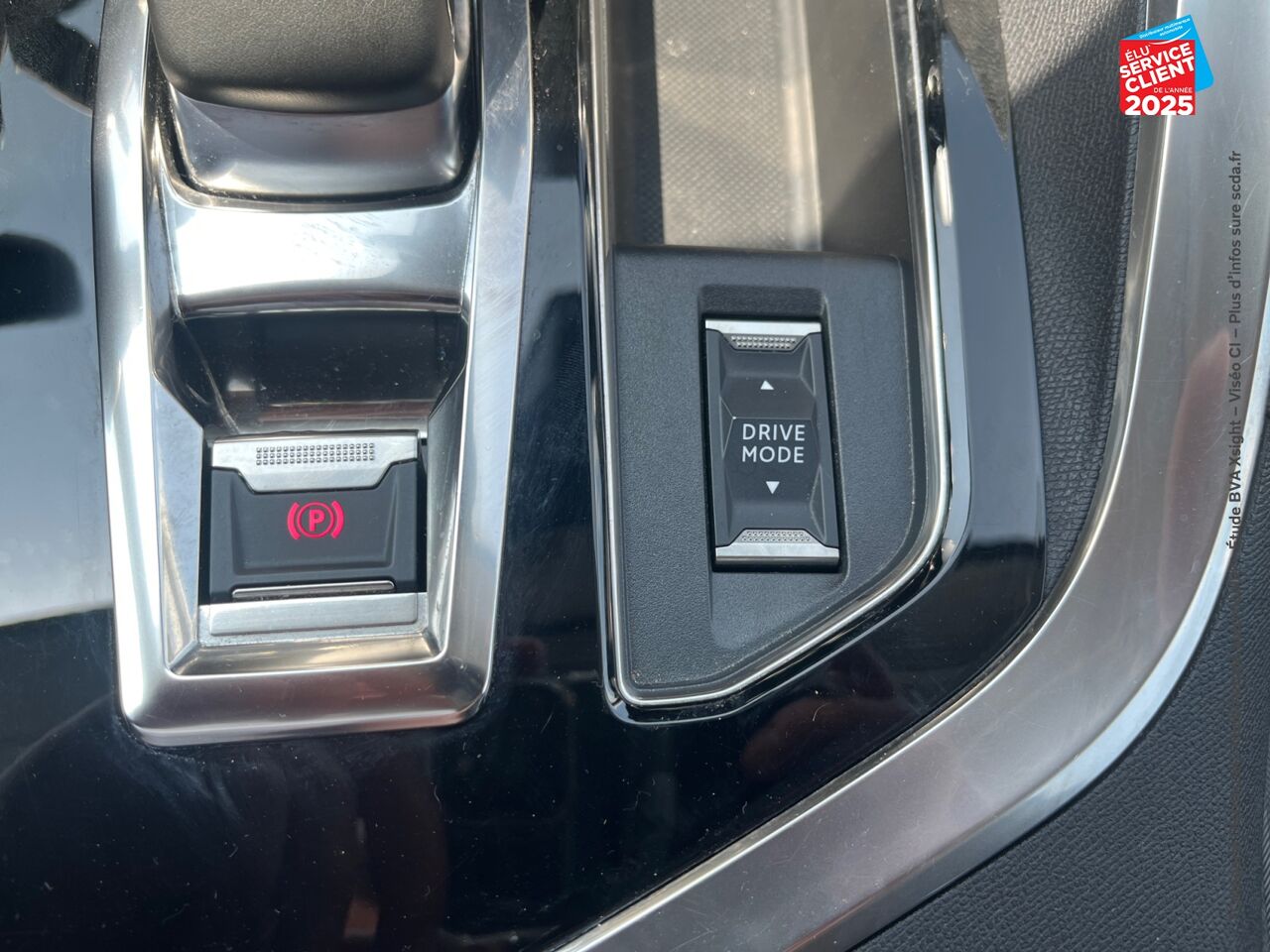 Véhicule d'occasion PEUGEOT 3008 HYBRID 225CH ALLURE PACK E-EAT8 chez Peugeot Hirson