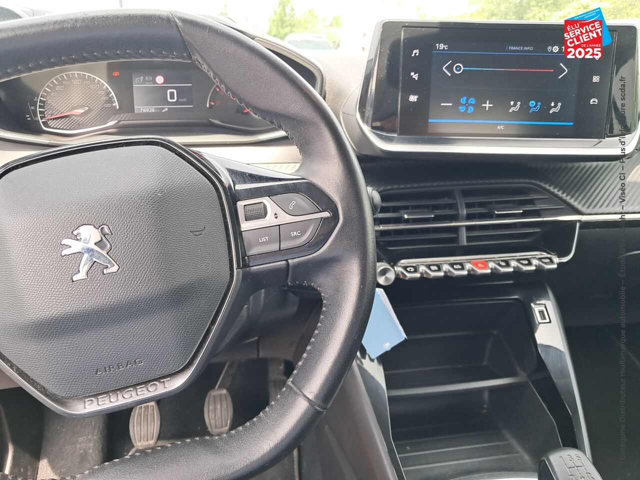 Véhicule d'occasion PEUGEOT 208 1.2 PURETECH 75CH SS STYLE chez Renault Saint-Louis