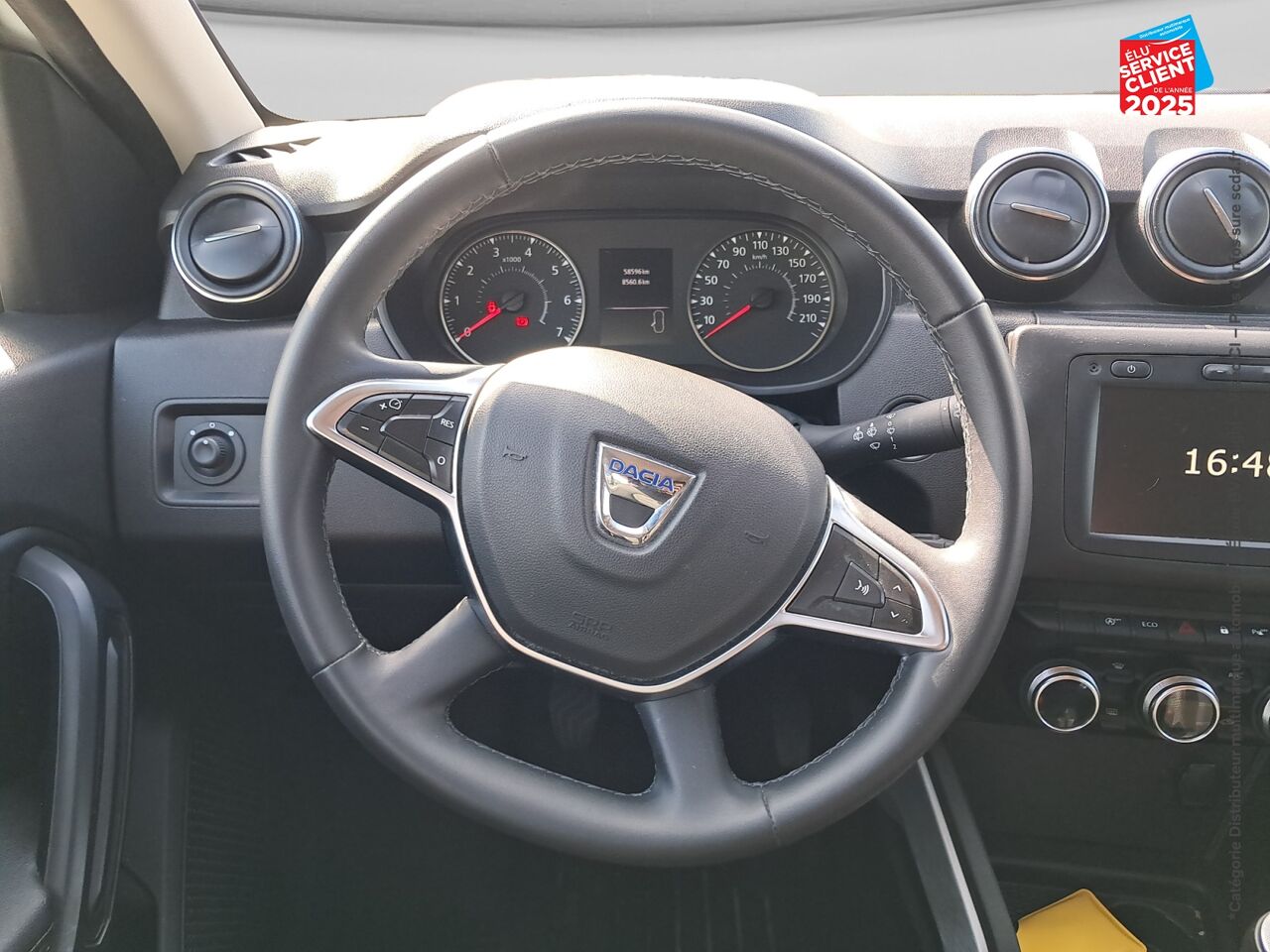 Véhicule d'occasion DACIA DUSTER 1.0 TCE 100CH PRESTIGE 4X2 - 20 CAMERA GPS chez Renault Saint-Louis
