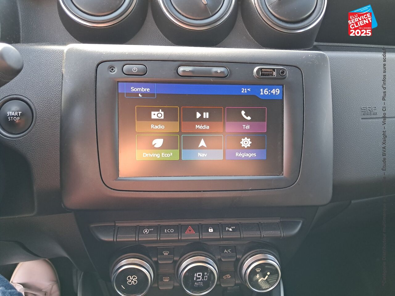 Véhicule d'occasion DACIA DUSTER 1.0 TCE 100CH PRESTIGE 4X2 - 20 CAMERA GPS chez Renault Saint-Louis