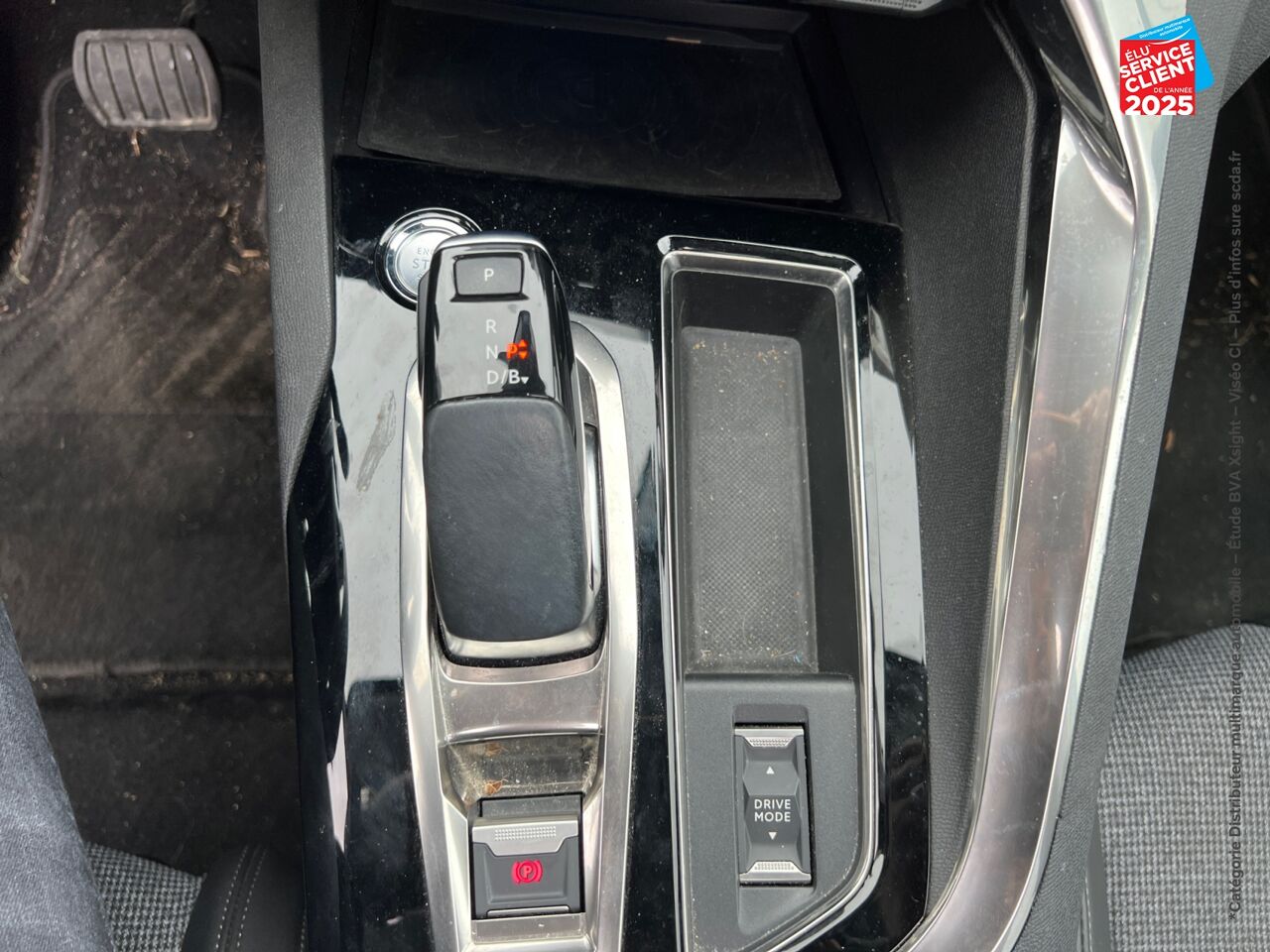 Véhicule d'occasion PEUGEOT 3008 HYBRID 225CH ALLURE BUSINESS E-EAT8 10CV chez Renault Saint-Louis