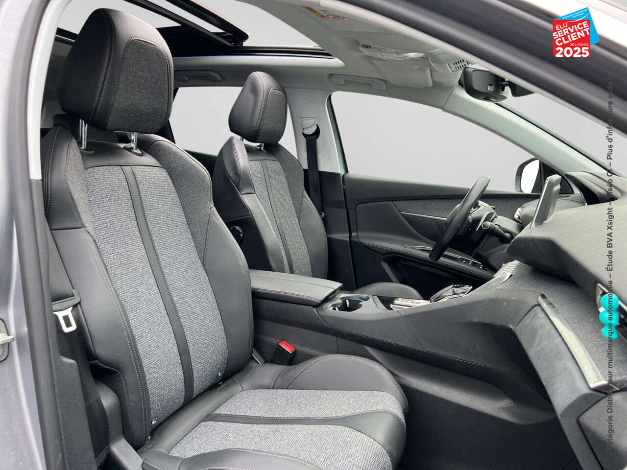 Véhicule d'occasion PEUGEOT 3008 HYBRID 225CH ALLURE BUSINESS E-EAT8 10CV chez Renault Saint-Louis