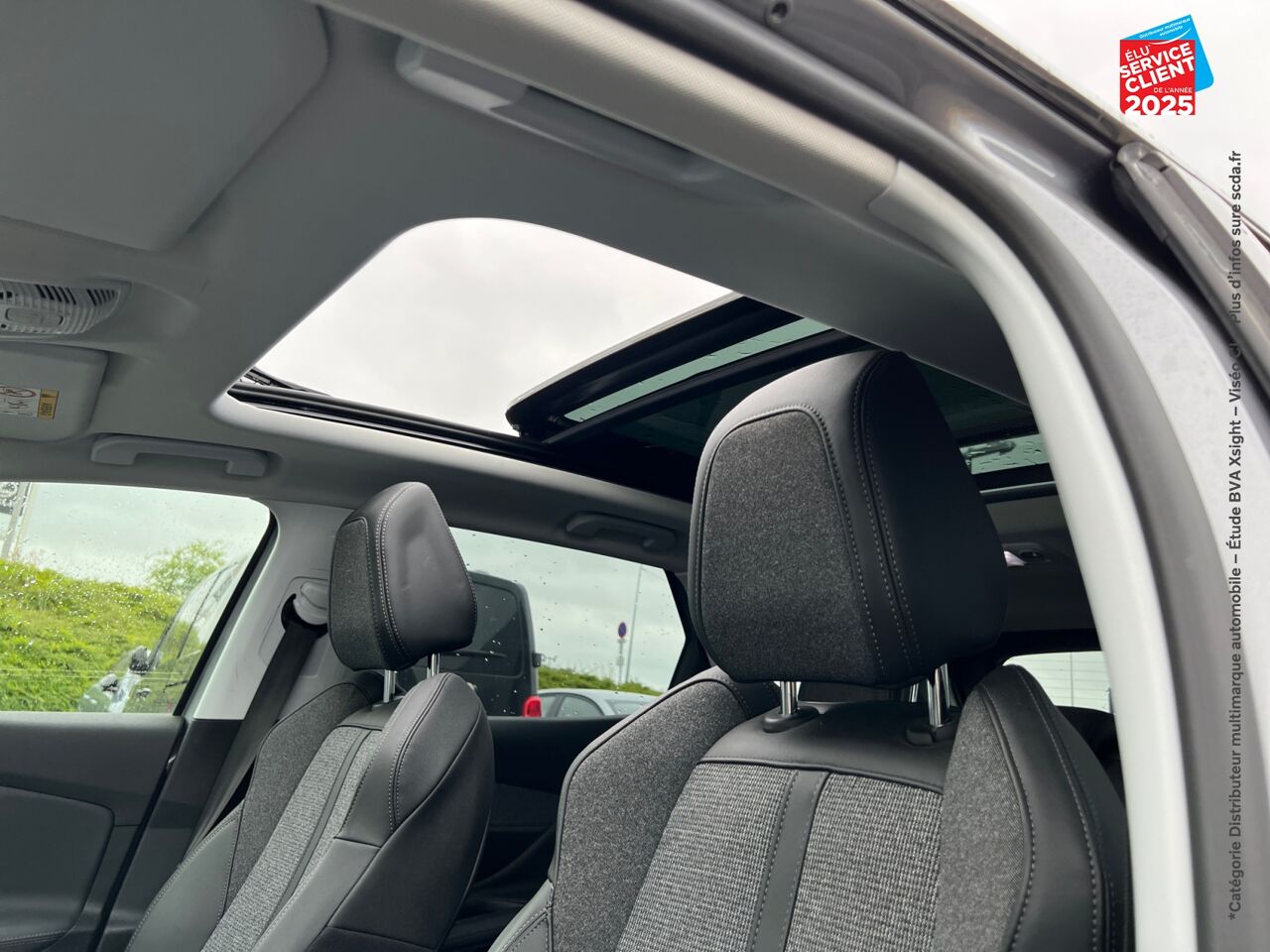 Véhicule d'occasion PEUGEOT 3008 HYBRID 225CH ALLURE BUSINESS E-EAT8 10CV chez Renault Saint-Louis