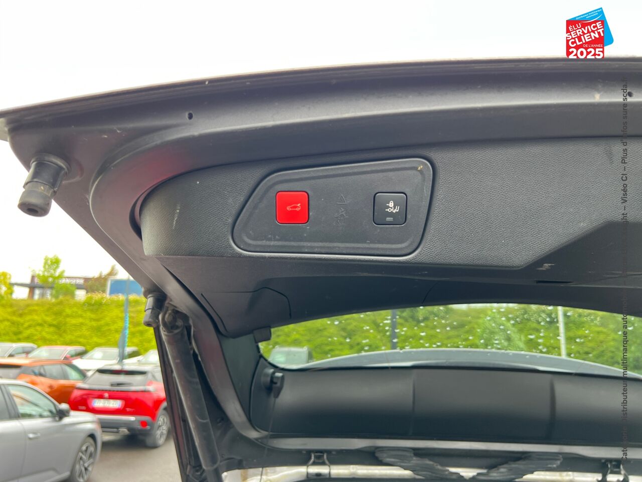 Véhicule d'occasion PEUGEOT 3008 HYBRID 225CH ALLURE BUSINESS E-EAT8 10CV chez Renault Saint-Louis