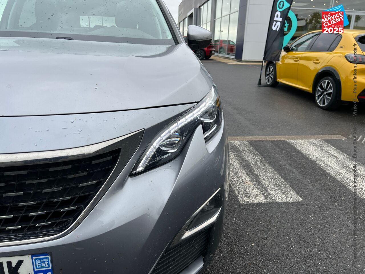 Véhicule d'occasion PEUGEOT 3008 HYBRID 225CH ALLURE BUSINESS E-EAT8 10CV chez Renault Saint-Louis