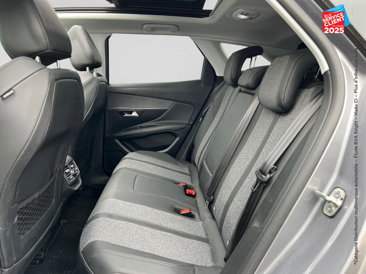 Véhicule d'occasion PEUGEOT 3008 HYBRID 225CH ALLURE BUSINESS E-EAT8 10CV chez Renault Saint-Louis