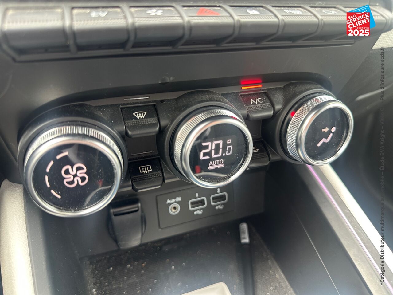 Véhicule d'occasion RENAULT CLIO 1.6 E-TECH 140CH PREMIERE EDITION chez Renault Colmar