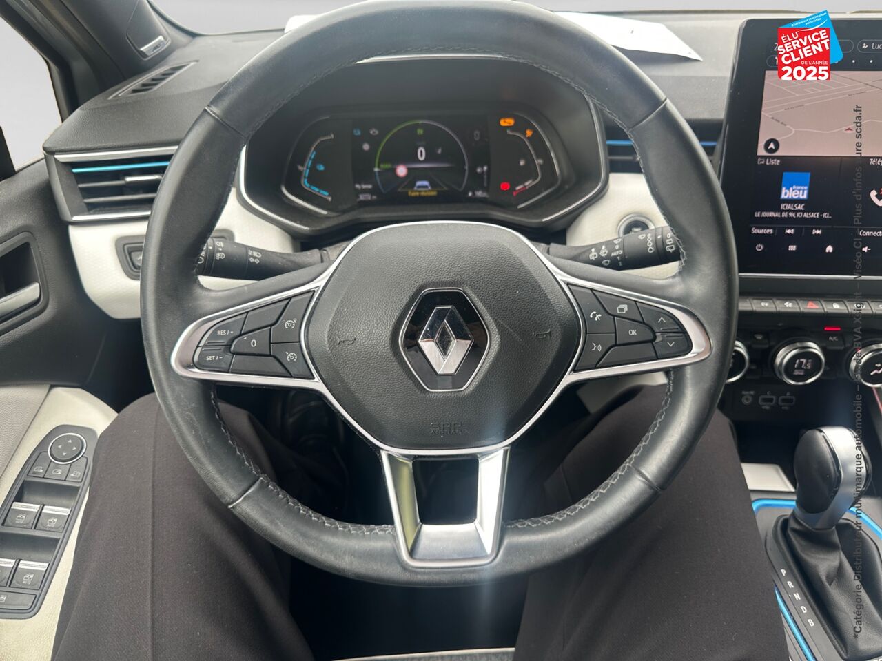 Véhicule d'occasion RENAULT CLIO 1.6 E-TECH 140CH PREMIERE EDITION chez Renault Colmar