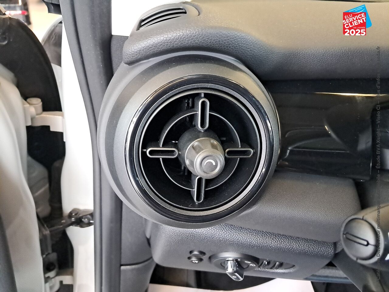 Véhicule d'occasion MINI MINI COOPER 136CH EDITION CAMDEN BVA7 chez Opel Verdun
