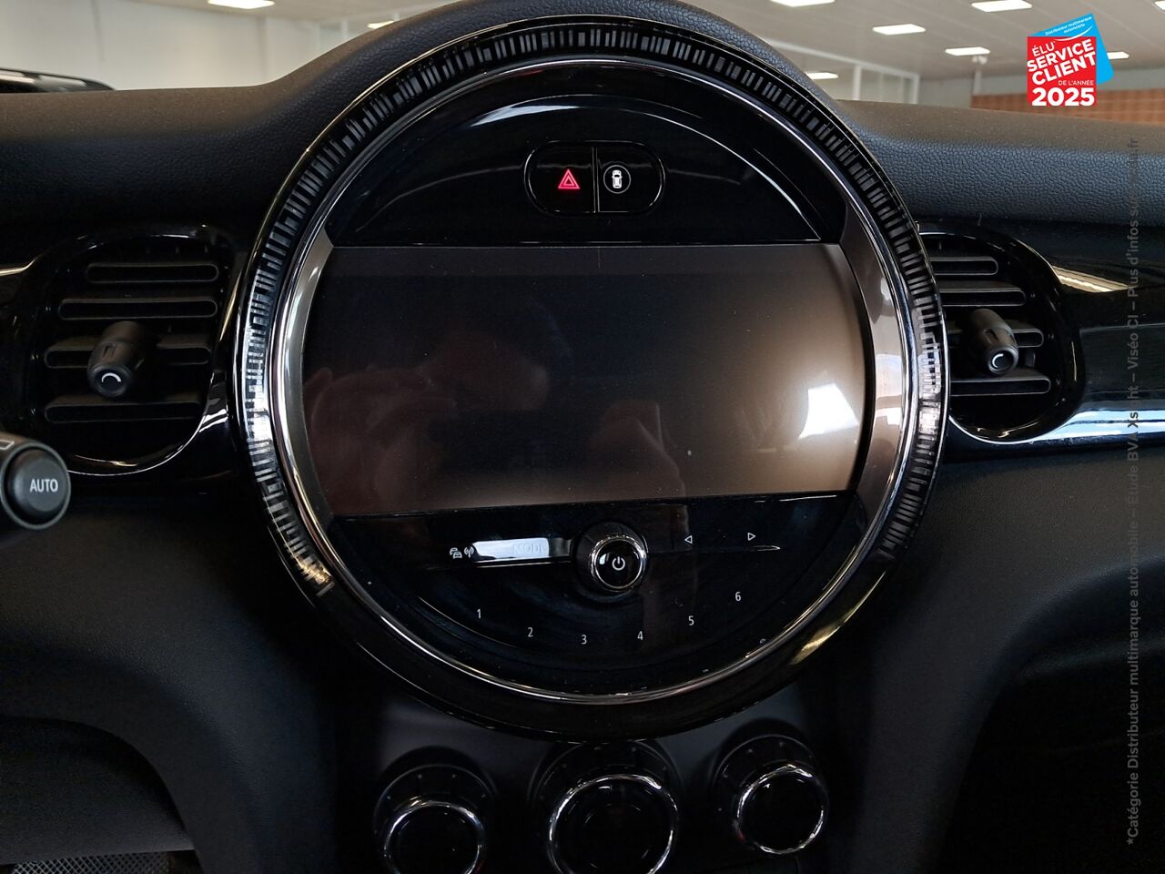 Véhicule d'occasion MINI MINI COOPER 136CH EDITION CAMDEN BVA7 chez Opel Verdun