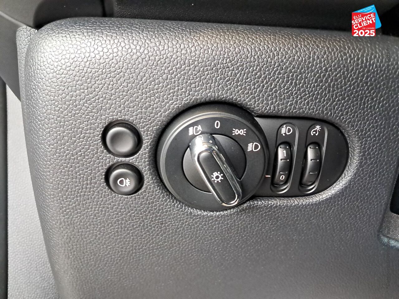 Véhicule d'occasion MINI MINI COOPER 136CH EDITION CAMDEN BVA7 chez Opel Verdun