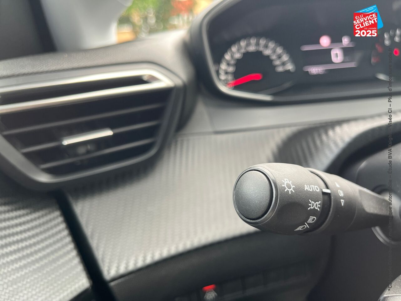 Véhicule d'occasion PEUGEOT 208 1.2 PURETECH 100CH S/S STYLE EAT8 GPS RADAR AR CARPLAY chez Toyota Sarreguemines
