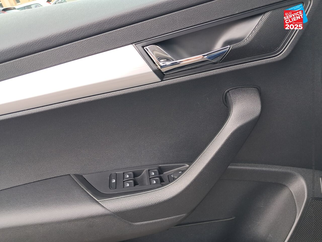 Véhicule d'occasion SKODA KAROQ 1.5 TSI ACT 150CH BUSINESS DSG chez Renault Colmar
