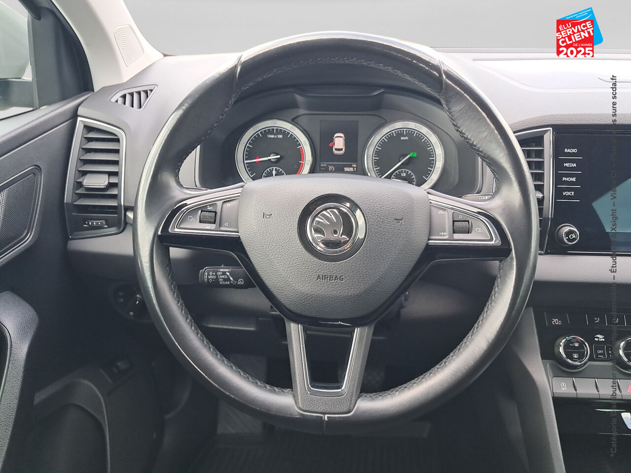 Véhicule d'occasion SKODA KAROQ 1.5 TSI ACT 150CH BUSINESS DSG chez Renault Colmar