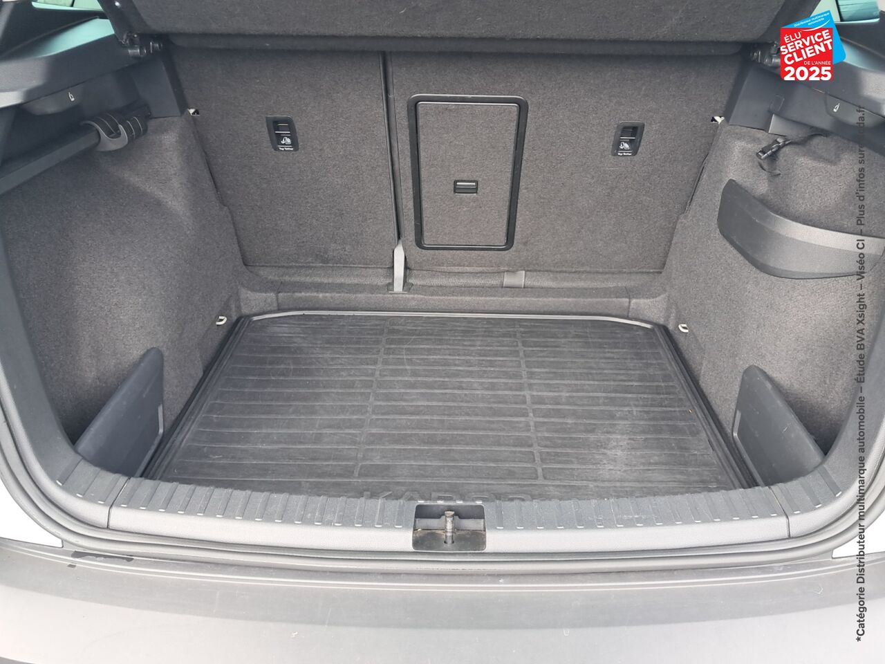 Véhicule d'occasion SKODA KAROQ 1.5 TSI ACT 150CH BUSINESS DSG chez Renault Colmar