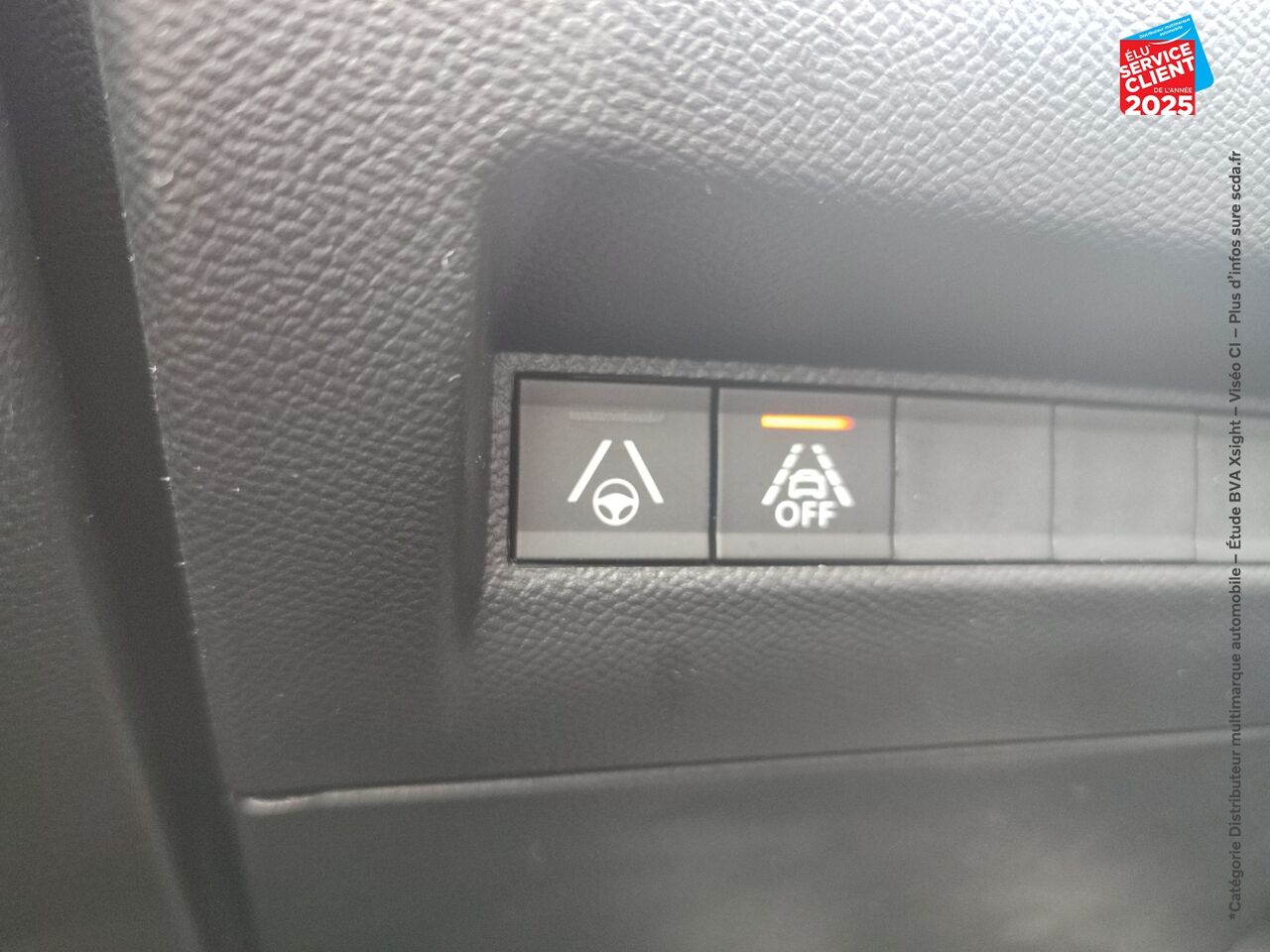 Véhicule d'occasion PEUGEOT 208 1.2 PURETECH 130CH S/S GT LINE EAT8 7CV SIEGES CHAUF/CUIR GPS CAMERA CARPLAY chez Toyota Thionville
