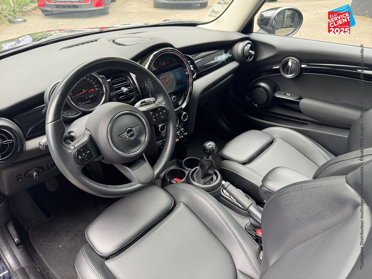 Véhicule d'occasion MINI MINI COOPER 136CH BUSINESS DESIGN chez Renault Saint-Louis