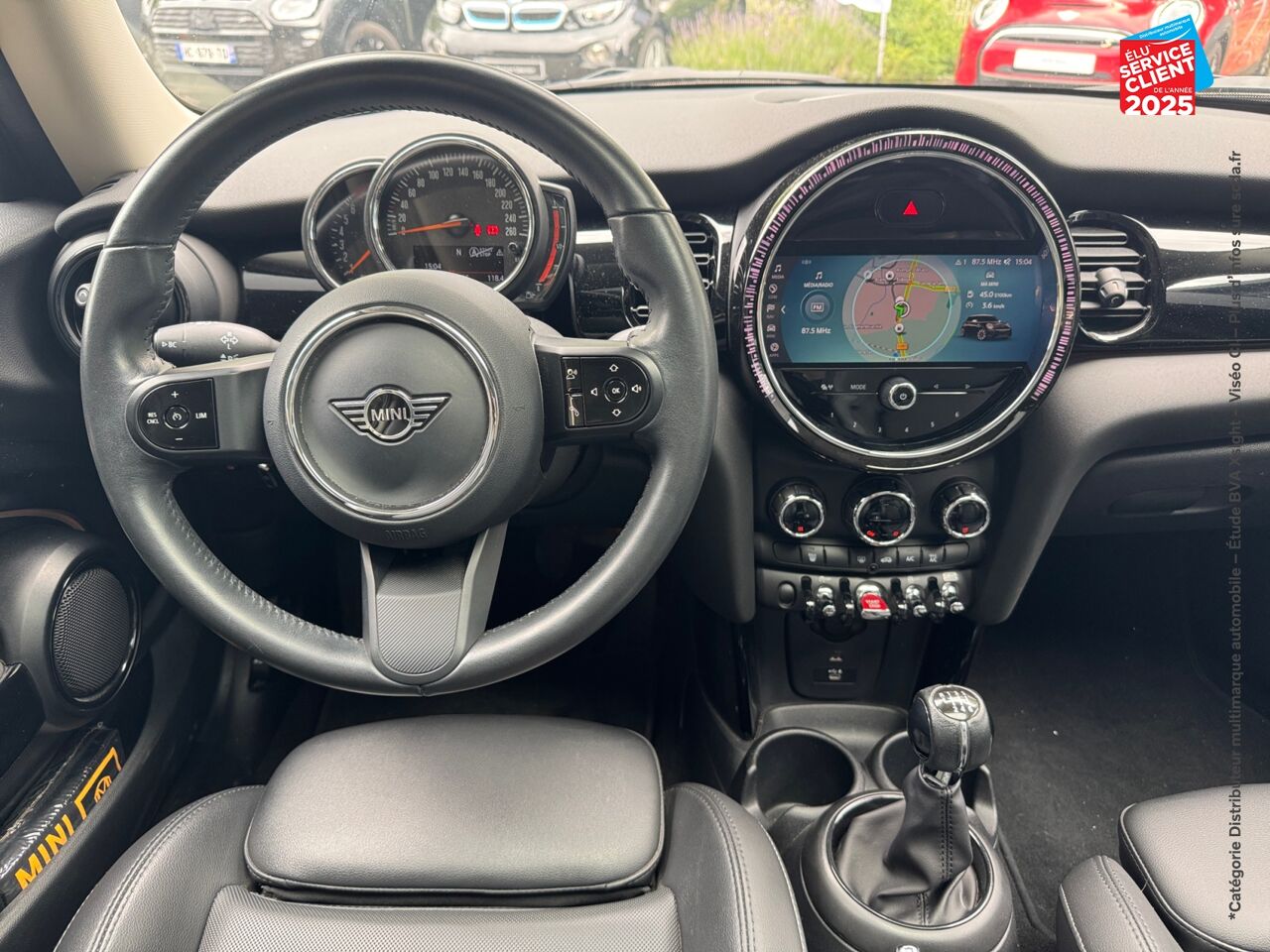 Véhicule d'occasion MINI MINI COOPER 136CH BUSINESS DESIGN chez Renault Saint-Louis