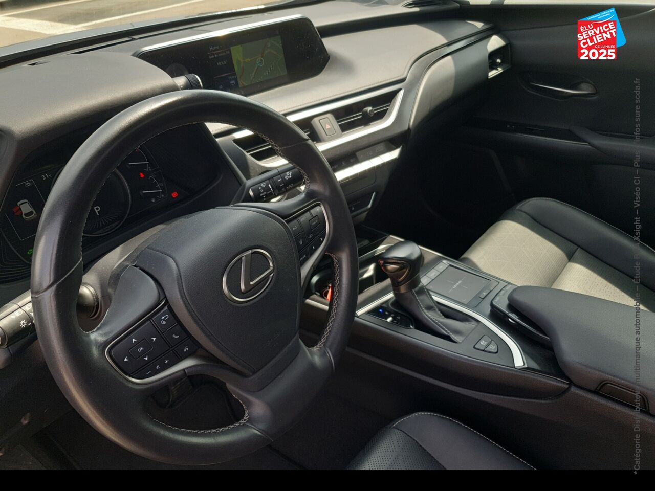 Véhicule d'occasion LEXUS UX 250H 2WD LUXE MY20 SIEGE CHAUF CAMERA GPS chez Volvo Epernay