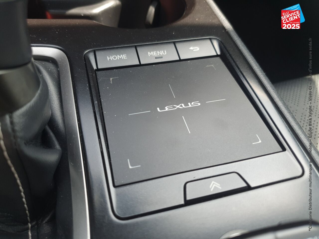 Véhicule d'occasion LEXUS UX 250H 2WD LUXE MY20 SIEGE CHAUF CAMERA GPS chez Volvo Epernay