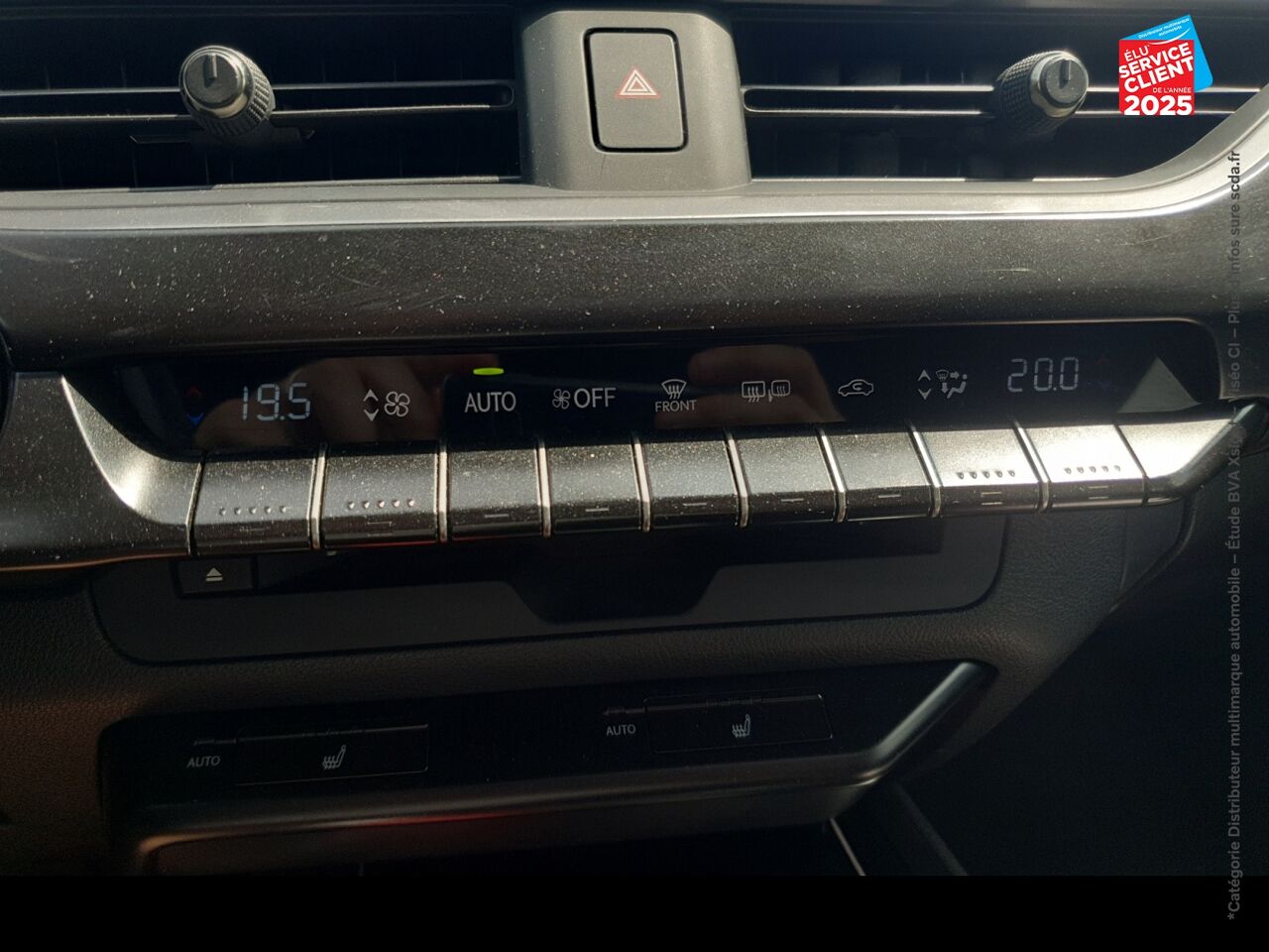 Véhicule d'occasion LEXUS UX 250H 2WD LUXE MY20 SIEGE CHAUF CAMERA GPS chez Volvo Epernay