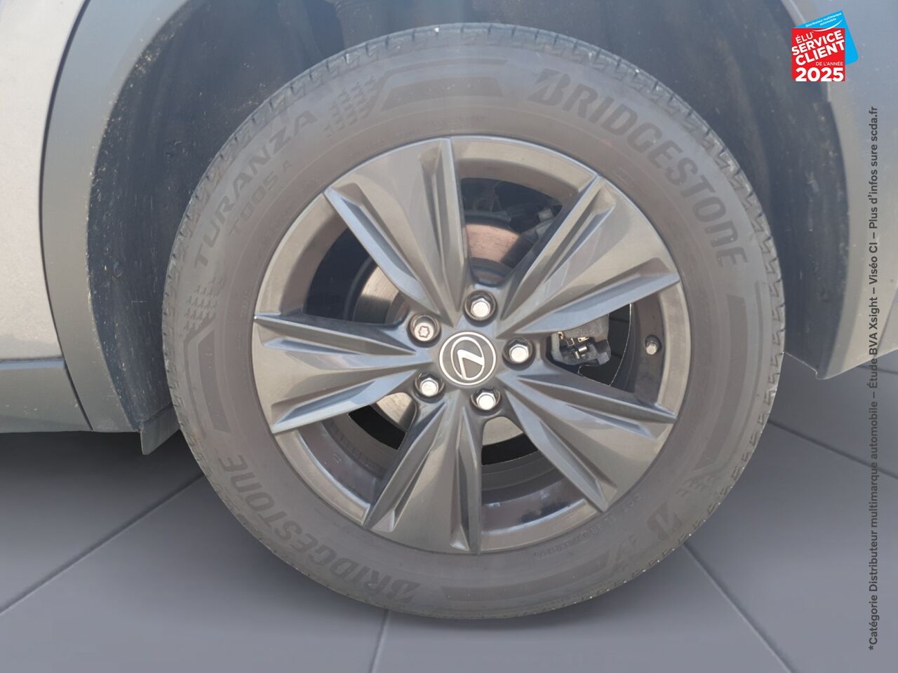 Véhicule d'occasion LEXUS UX 250H 2WD LUXE MY20 SIEGE CHAUF CAMERA GPS chez Volvo Epernay