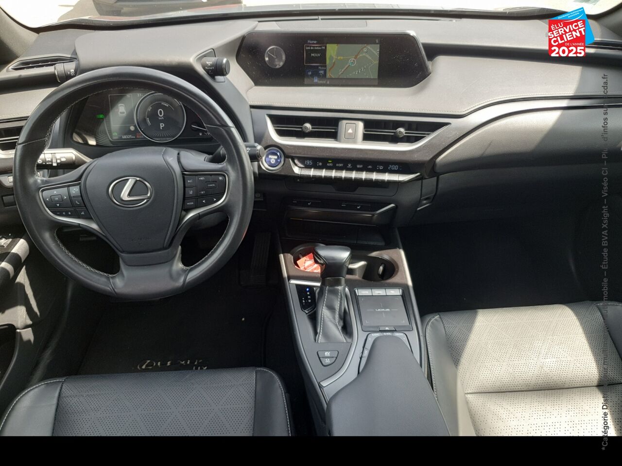 Véhicule d'occasion LEXUS UX 250H 2WD LUXE MY20 SIEGE CHAUF CAMERA GPS chez Volvo Epernay