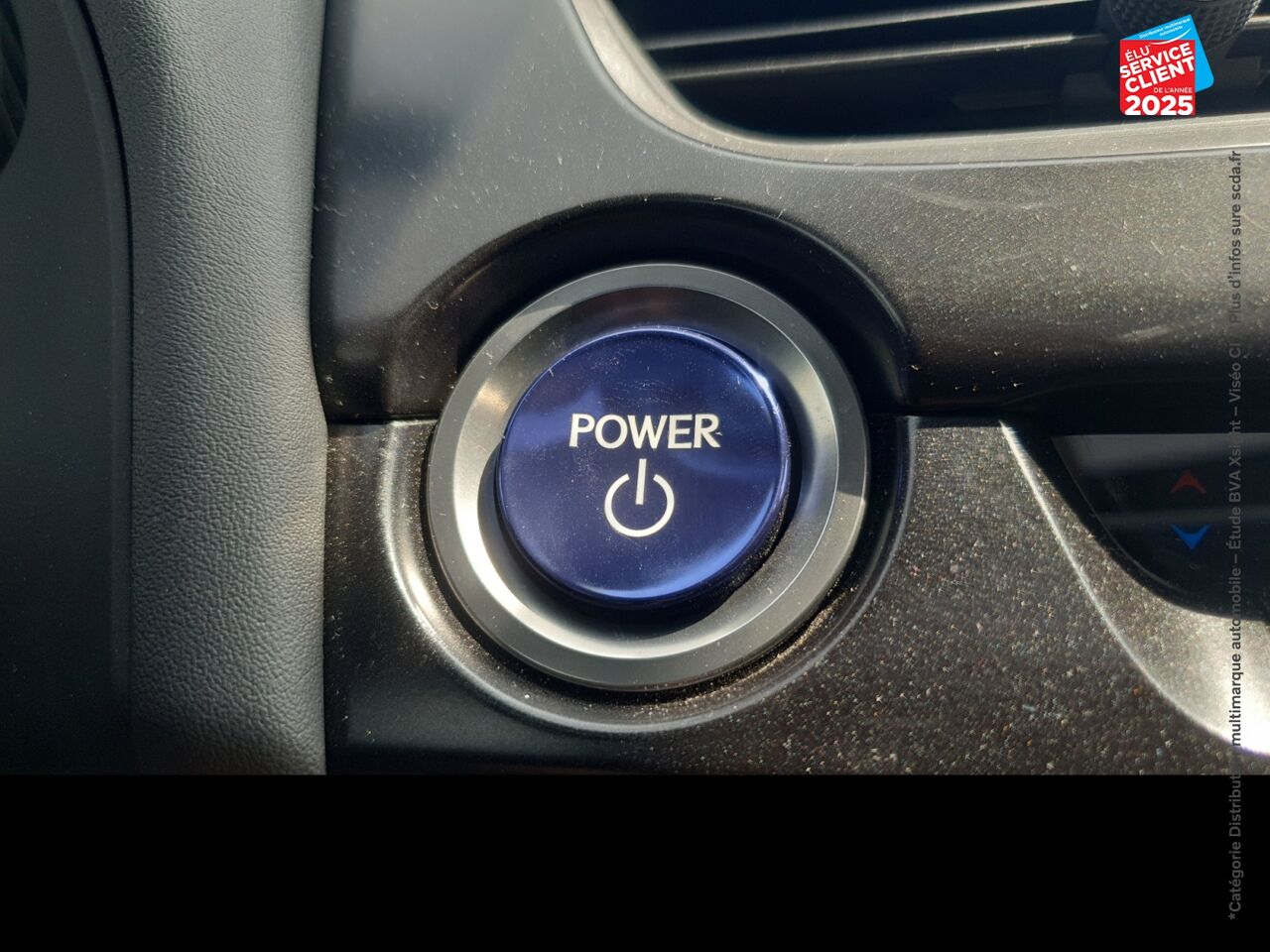 Véhicule d'occasion LEXUS UX 250H 2WD LUXE MY20 SIEGE CHAUF CAMERA GPS chez Volvo Epernay