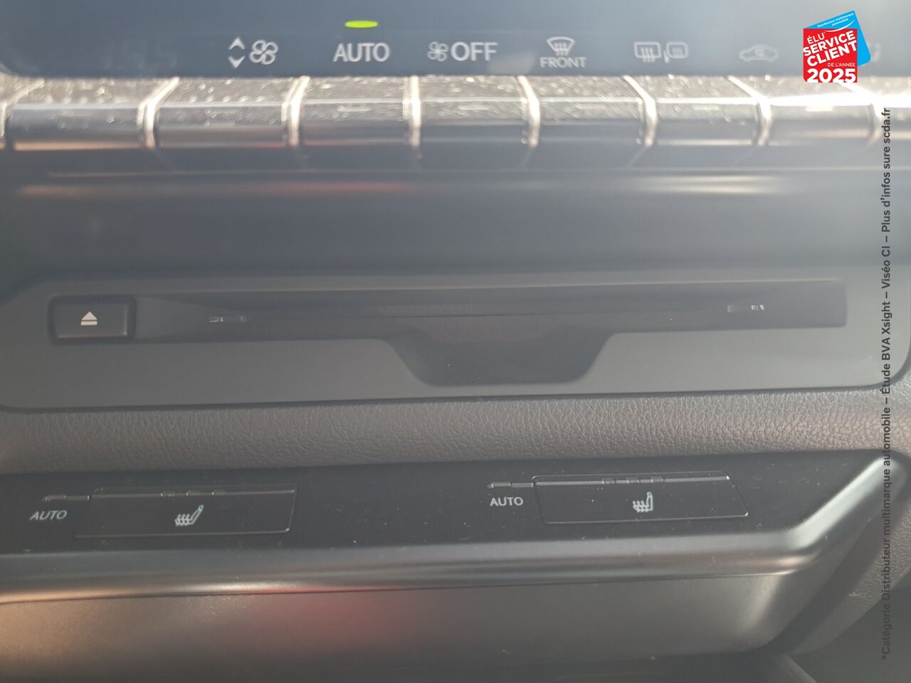 Véhicule d'occasion LEXUS UX 250H 2WD LUXE MY20 SIEGE CHAUF CAMERA GPS chez Volvo Epernay