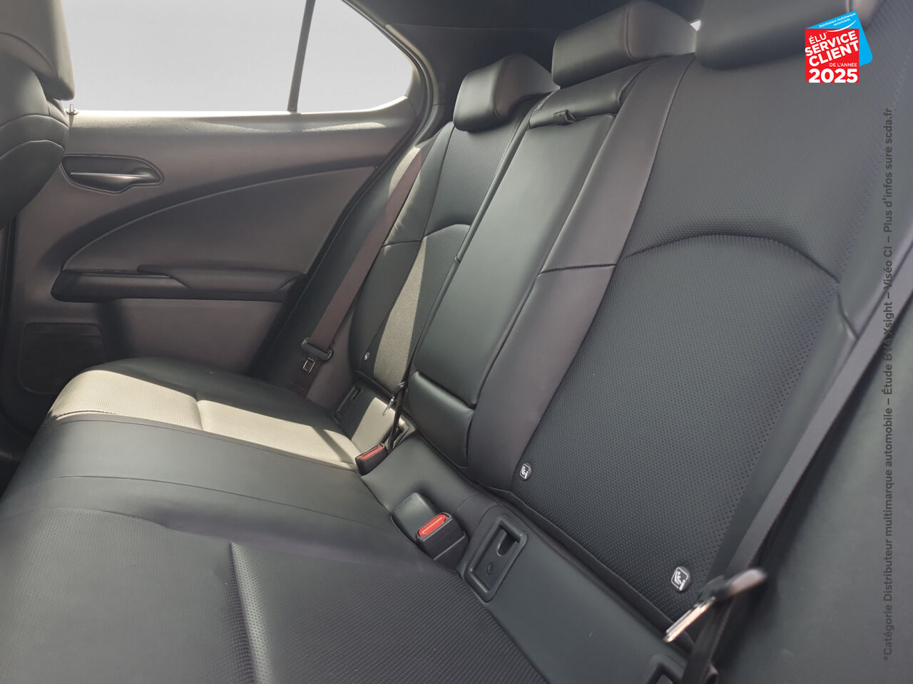 Véhicule d'occasion LEXUS UX 250H 2WD LUXE MY20 SIEGE CHAUF CAMERA GPS chez Volvo Epernay