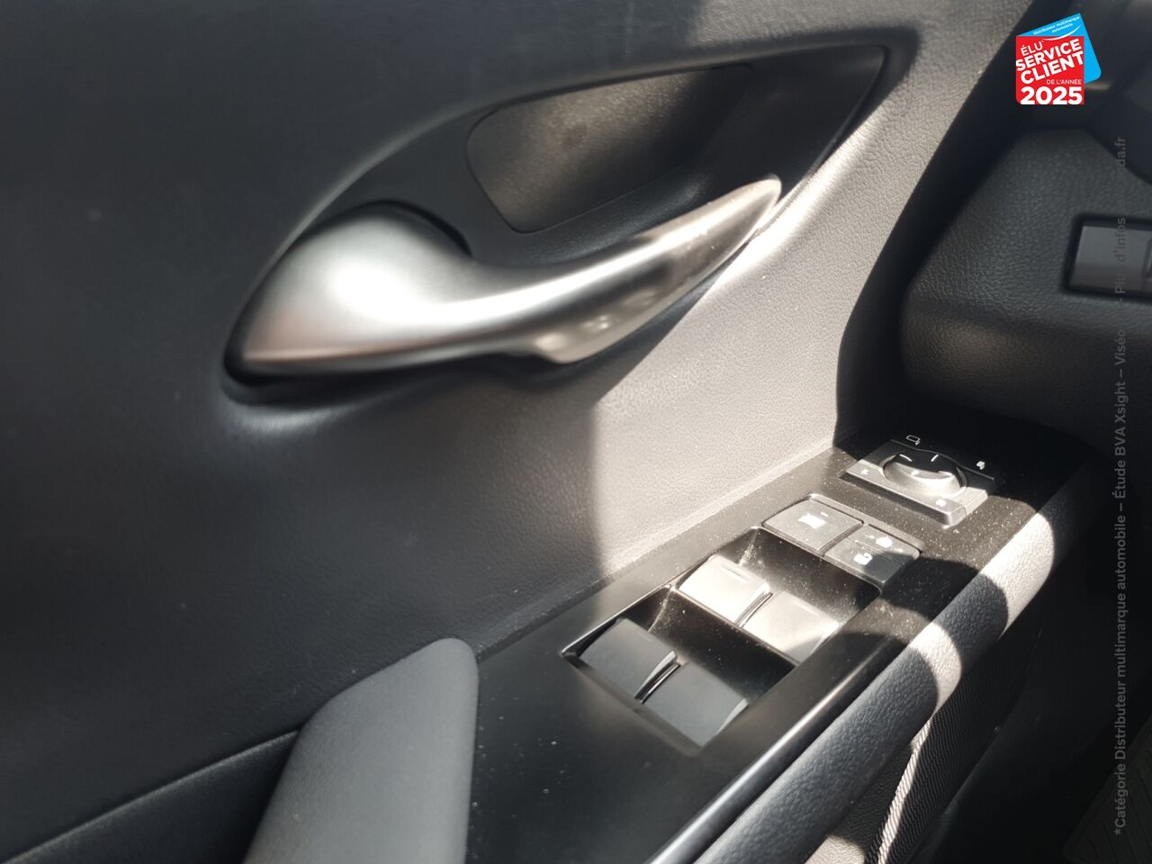 Véhicule d'occasion LEXUS UX 250H 2WD LUXE MY20 SIEGE CHAUF CAMERA GPS chez Volvo Epernay