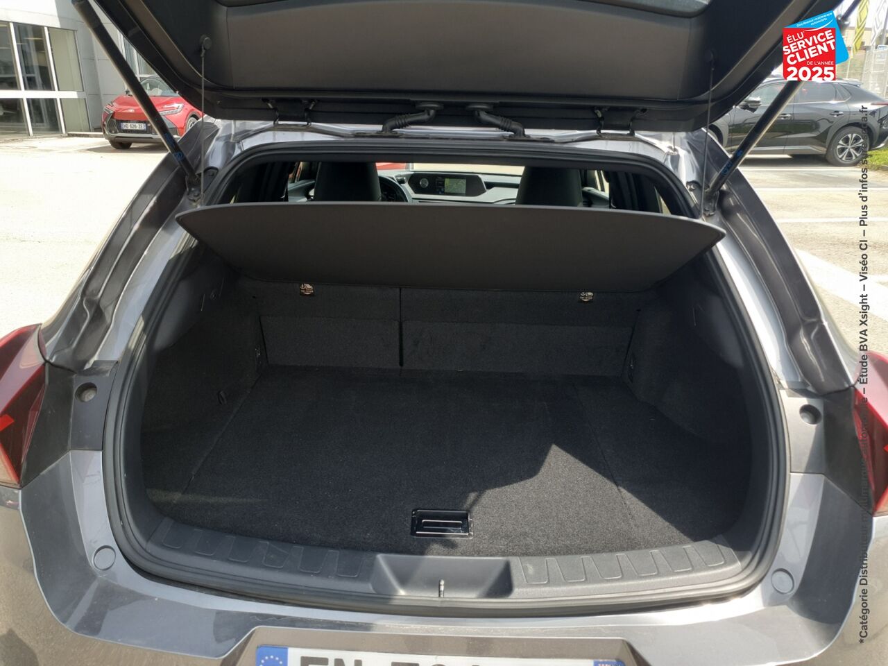 Véhicule d'occasion LEXUS UX 250H 2WD LUXE MY20 SIEGE CHAUF CAMERA GPS chez Volvo Epernay
