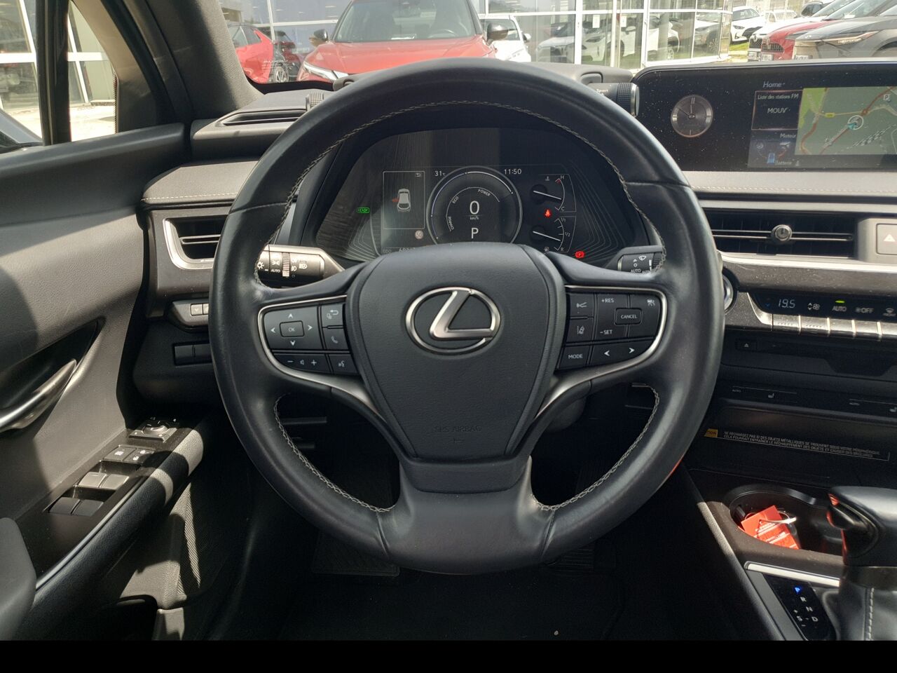 Véhicule d'occasion LEXUS UX 250H 2WD LUXE MY20 SIEGE CHAUF CAMERA GPS chez Volvo Epernay