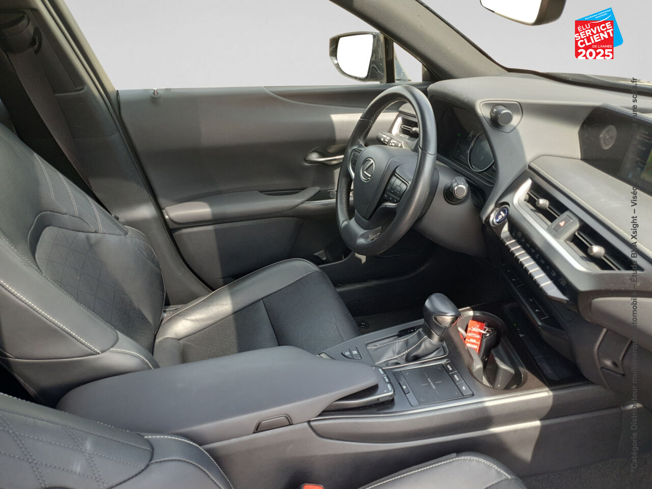 Véhicule d'occasion LEXUS UX 250H 2WD LUXE MY20 SIEGE CHAUF CAMERA GPS chez Volvo Epernay