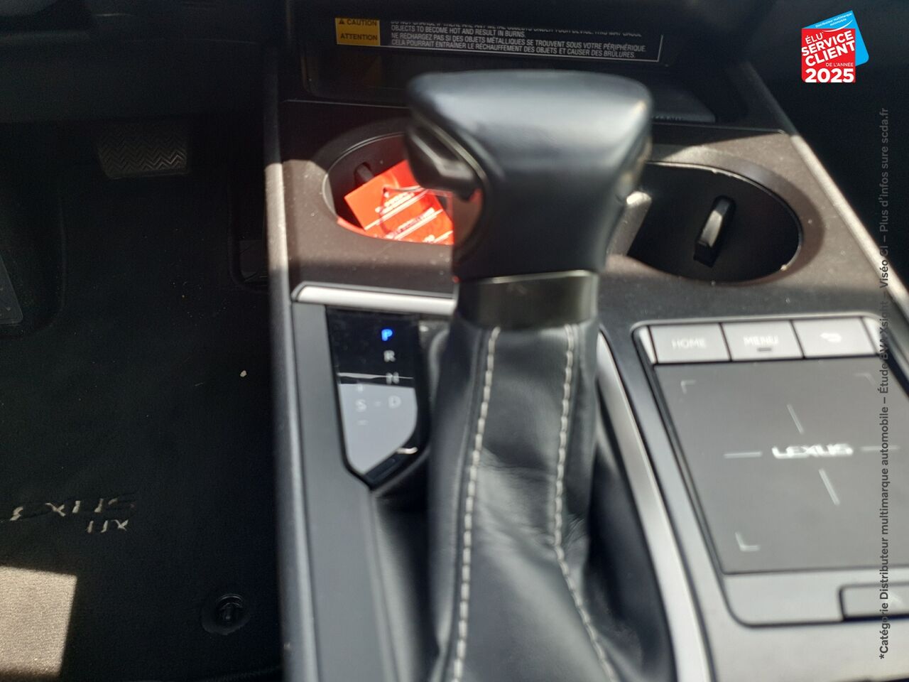 Véhicule d'occasion LEXUS UX 250H 2WD LUXE MY20 SIEGE CHAUF CAMERA GPS chez Volvo Epernay
