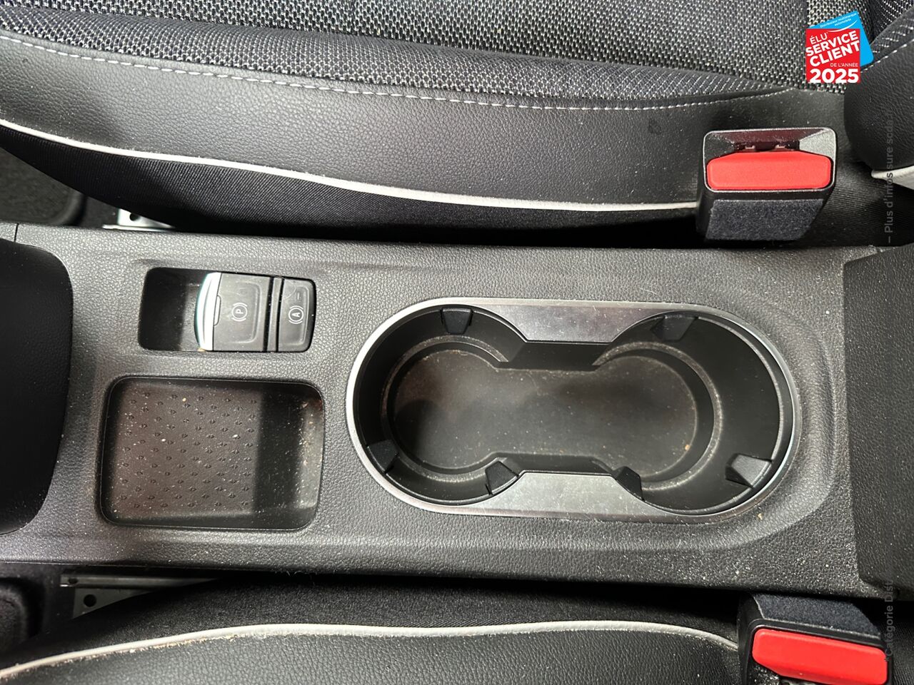 Véhicule d'occasion RENAULT CAPTUR 1.3 TCE MILD HYBRID 160CH TECHNO EDC CAMERA chez Opel Verdun
