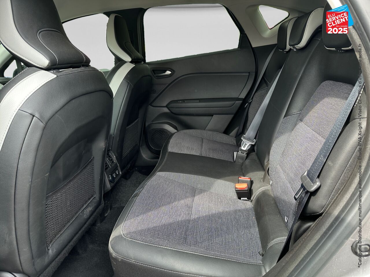 Véhicule d'occasion RENAULT CAPTUR 1.3 TCE MILD HYBRID 160CH TECHNO EDC CAMERA chez Opel Verdun