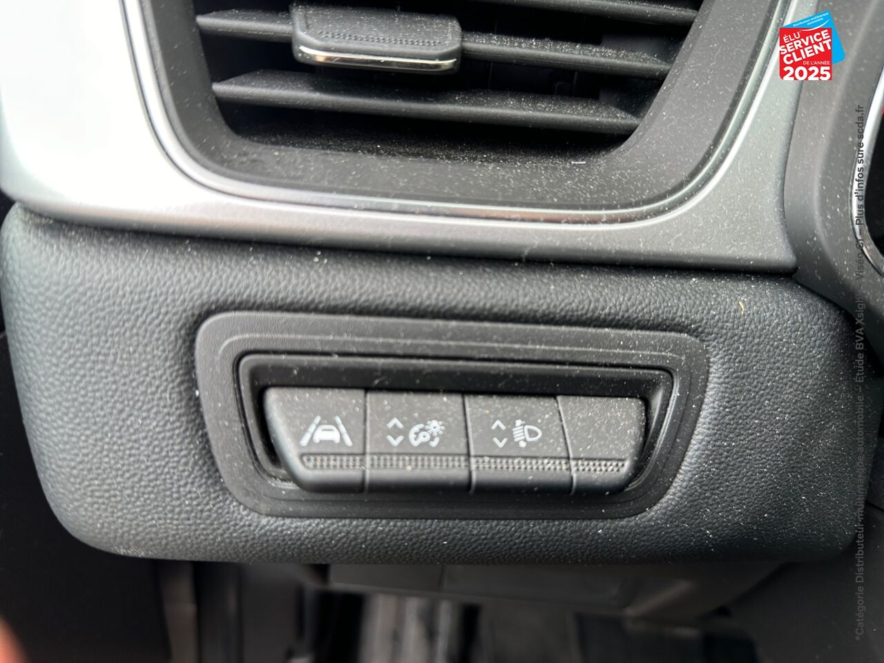 Véhicule d'occasion RENAULT CAPTUR 1.3 TCE MILD HYBRID 160CH TECHNO EDC CAMERA chez Opel Verdun